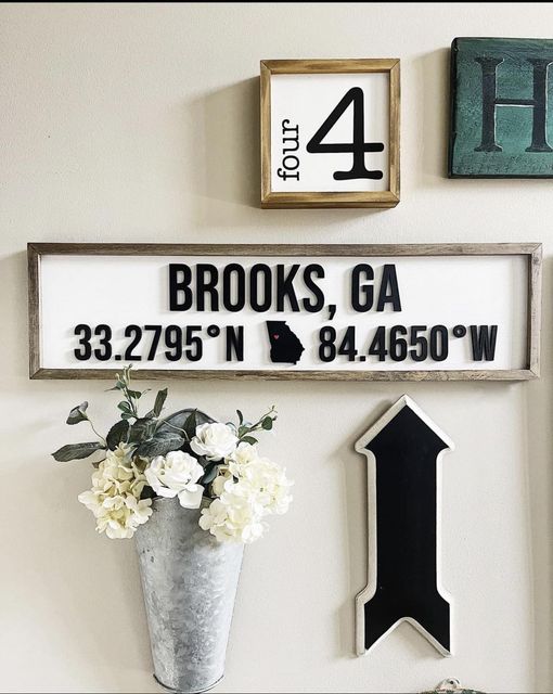 arrow pointing upwads flower vase four 4 sign on a grey white background